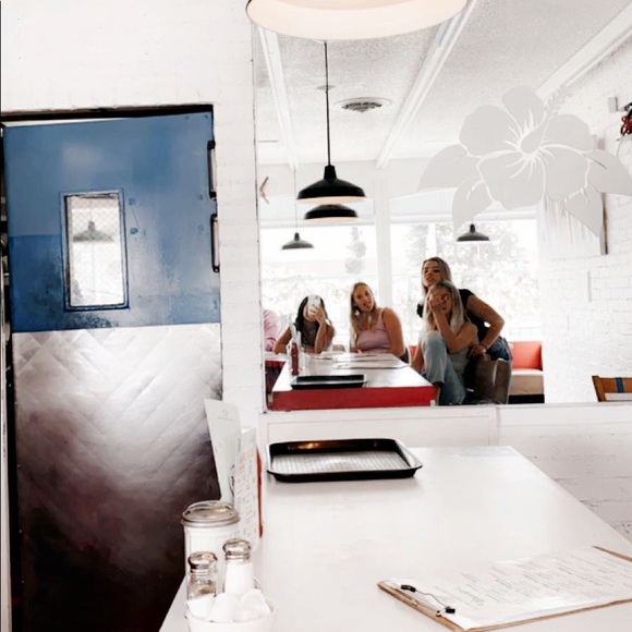 Meet your posher, Kailani ♡ - Picture 1 of 1